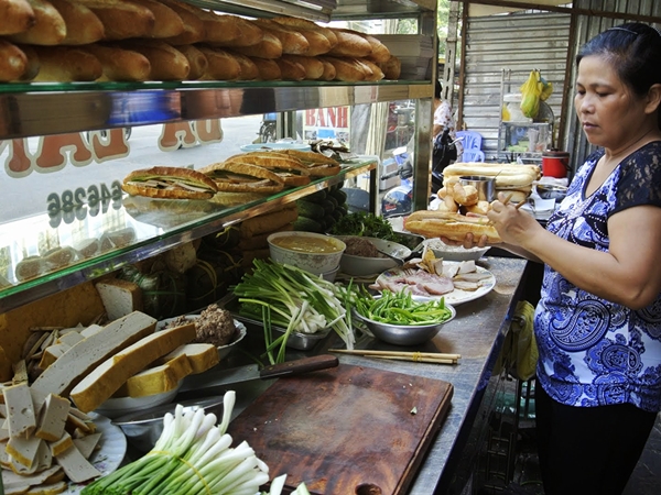 Bánh mì Bà Lan được coi là 1 trong những quán bánh mì ngon nhất đà nẵng