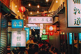 Tưởng lạc Hong Kong tại quán "sáng cafe, chiều nhậu" cực chill giữa lòng Sài Gòn