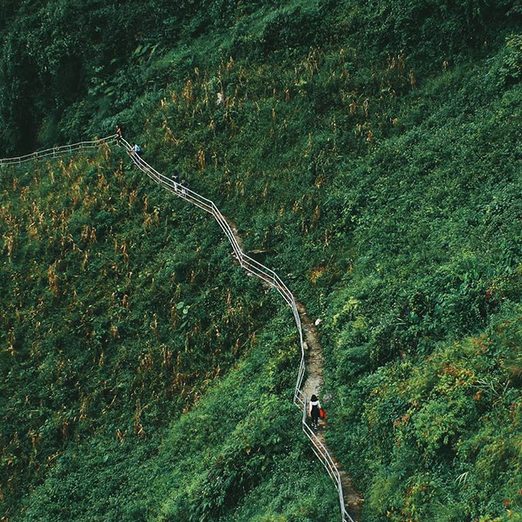 Thử thách lòng gan dạ ở Đèo Mã Pì Lèng B - cung đường đi bộ sát vách núi hiểm trở nhất Việt Nam
