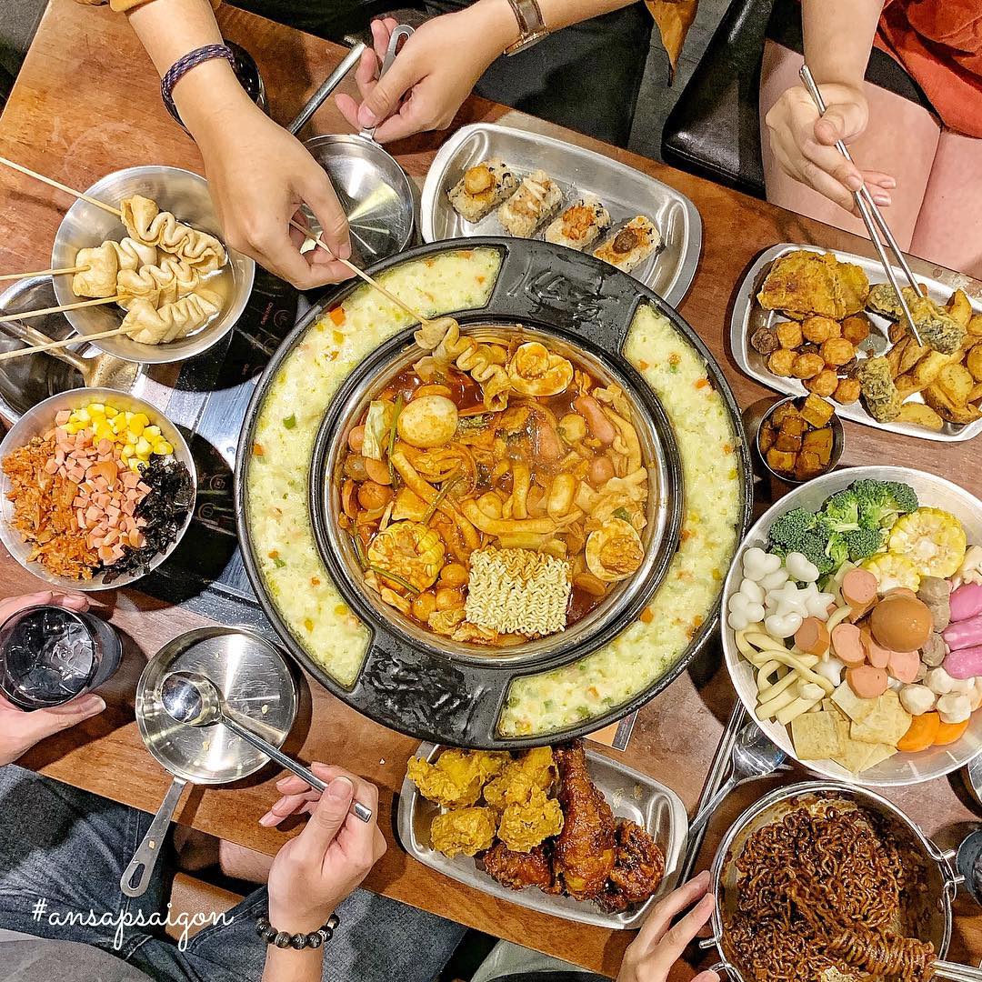 nhà hàng buffet tokbokki nổi tiếng Hà Nội