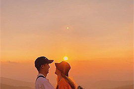 Ước muốn ngay lúc này là được ngắm hoàng hôn Đà Lạt cùng người yêu