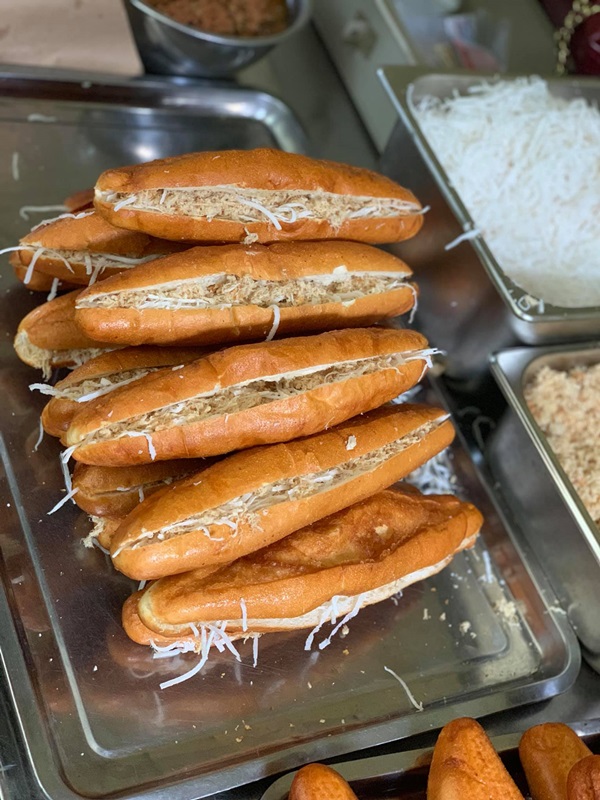 Bánh mì pate ruốc dừa gốc Thái Bình