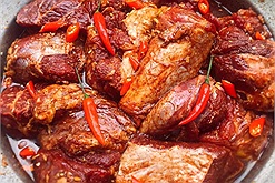 Về Nghệ An ăn thịt bò rim - món ăn truyền thống ngày Tết