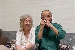 Tình yêu của cặp vợ chồng già không có con cái, đi du lịch vòng quanh thế giới để tìm niềm vui