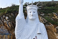 Tạm đóng cửa điểm check-in tượng Nữ thần Tự do gây tranh cãi thời gian qua ở Sa Pa