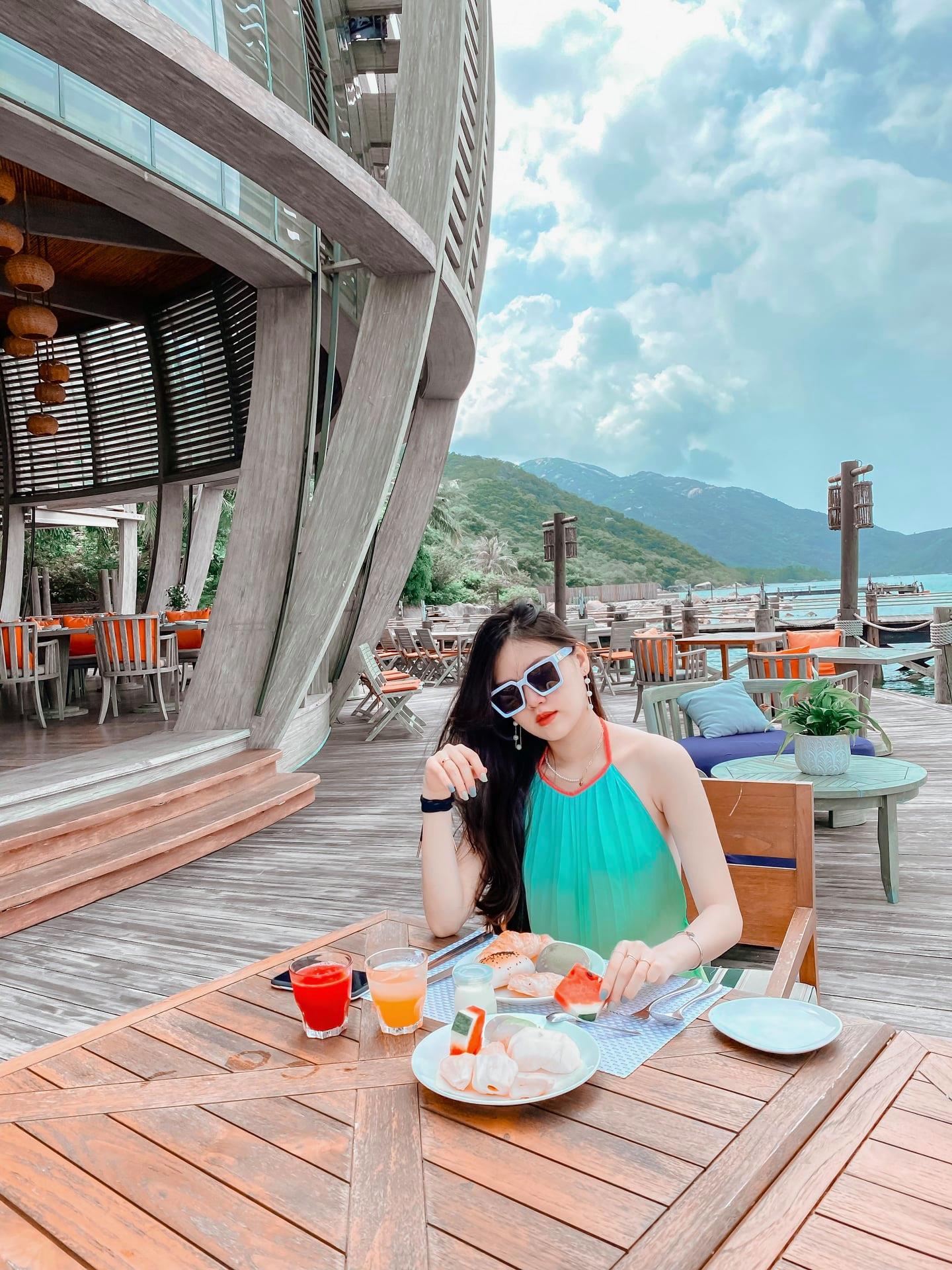 bai-thi-checkin-holic