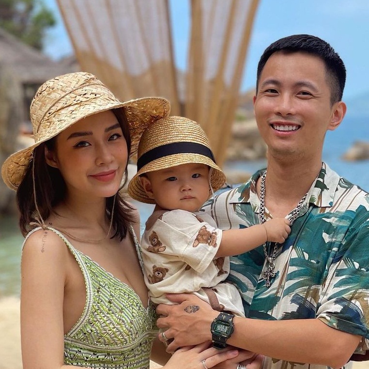 Mùa hè "căng cực" của vợ chồng Tóc Tiên, Rhymastic tại resort xịn nhất Khánh Hòa, đố ai biết ở đâu đấy?