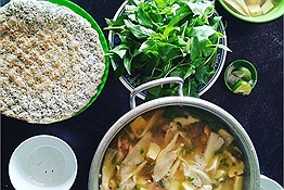 Học ngay 5 cách nấu lẩu gà đơn giản tại nhà giúp chị em cải thiện kĩ năng bếp núc