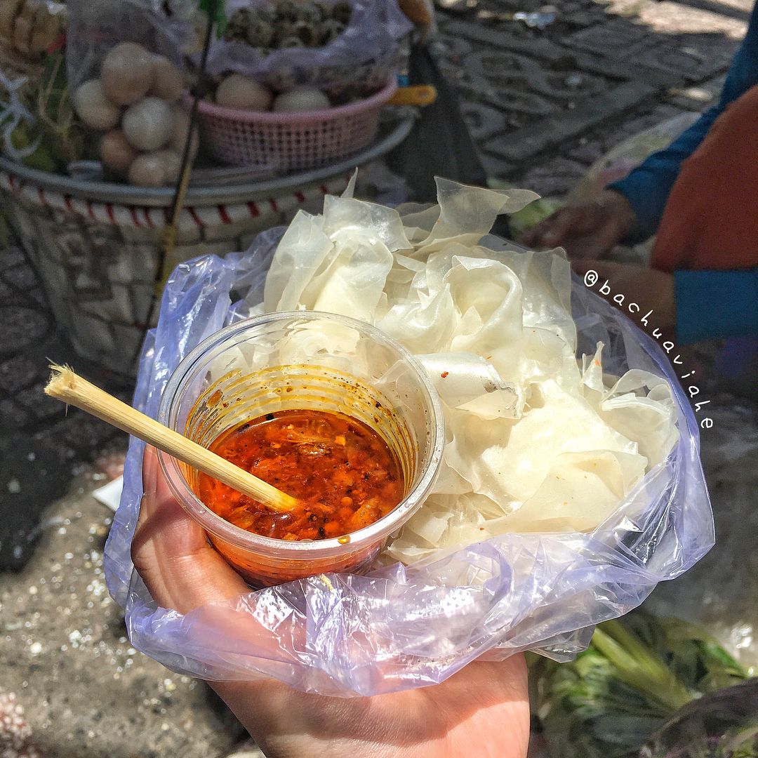 bánh tráng chấm sa tế