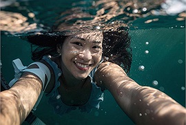 Cô gái Việt với đam mê lặn sâu dưới làn nước, được ví như “nàng tiên cá” từng thổ lộ: “Mỗi khi đi biển, mình thấy như được về nhà”
