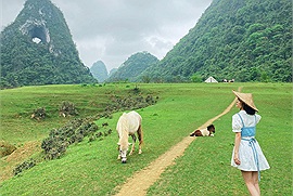 Ghé non nước Cao Bằng, lùng ngay tọa độ check-in đang hot rần rật: núi Mắt Thần độc nhất vô nhị ở Việt Nam