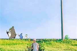 Xốn xang trước triền cỏ xanh mướt ở đê Ngọc Thụy Hà Nội đẹp tựa những thước phim anime Nhật Bản