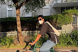 Sao Việt thi nhau chạy xe đạp vòng quanh Sài Gòn, tiện thể mặc đẹp để chụp hình check in