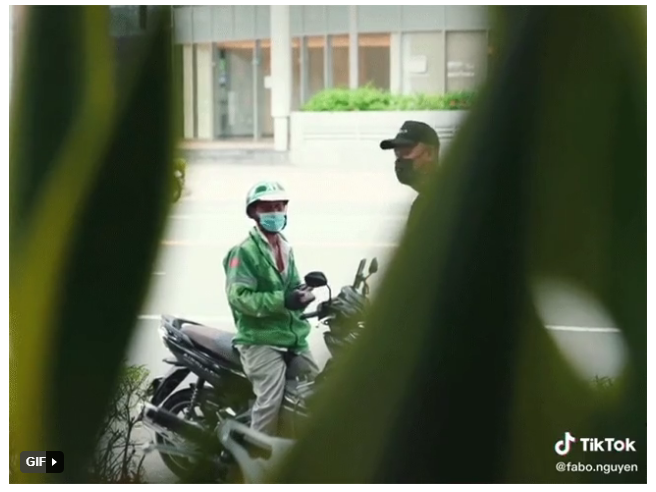 Fabo Nguyễn giúp đỡ người lao động Sài Gòn 
