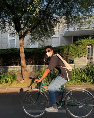 Sao Việt thi nhau chạy xe đạp vòng quanh Sài Gòn, tiện thể mặc đẹp ...