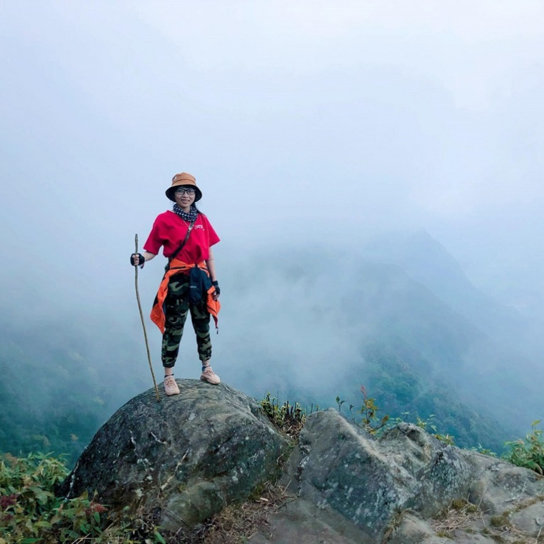 Cô gái trẻ nặng 39kg và hành trình 2 năm chinh phục 15 đỉnh núi cao nhất Việt Nam
