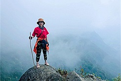 Cô gái trẻ nặng 39kg và hành trình 2 năm chinh phục 15 đỉnh núi cao nhất Việt Nam