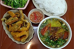 Hội mê ẩm thực Hà Thành khó tính đến mấy cũng phải gật gù trước 5 quán bún cá chấm "ngon nuốt lưỡi" này