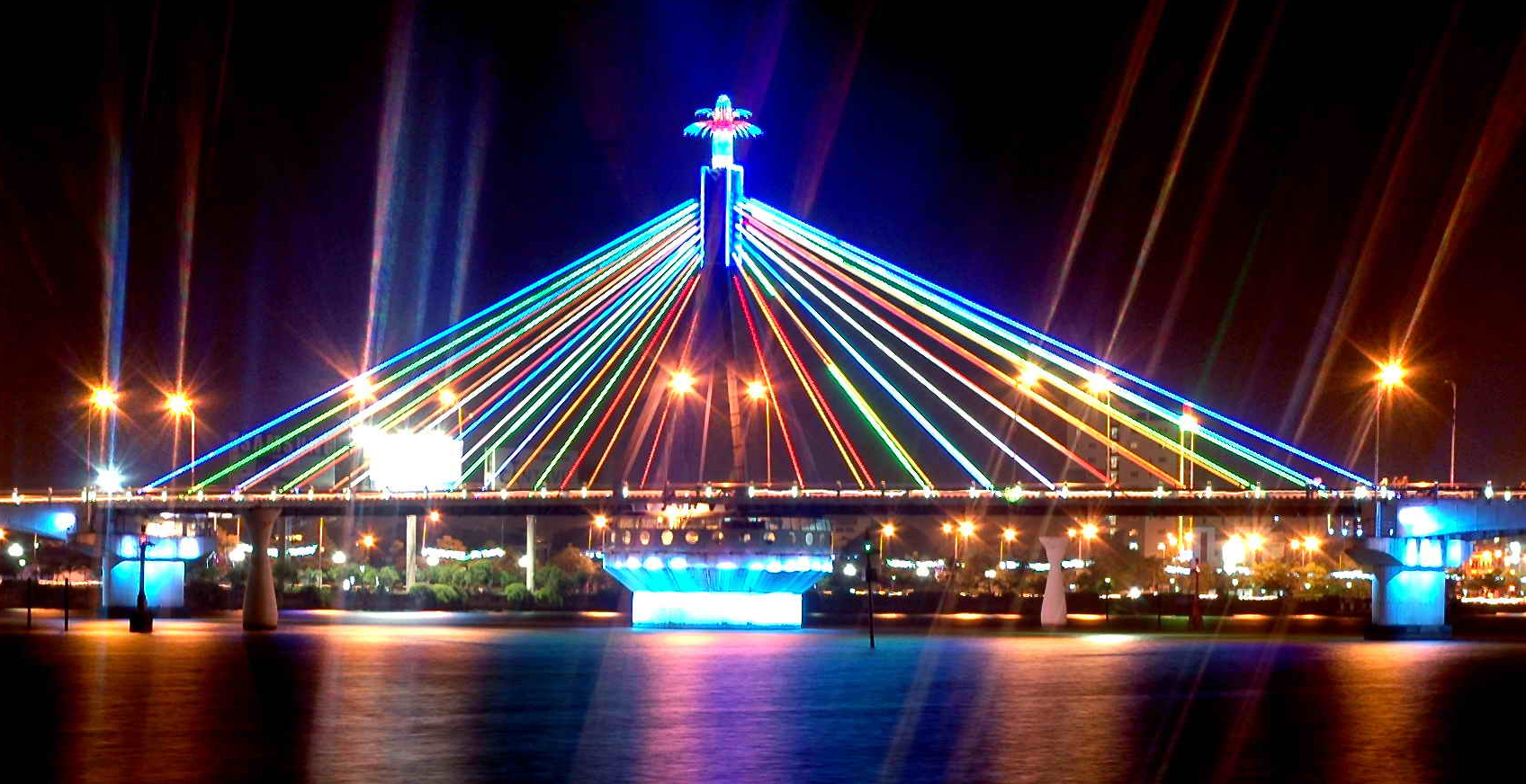 Cầu quay sông Hàn là niềm tự hào của nhân dân Đà Nẵng