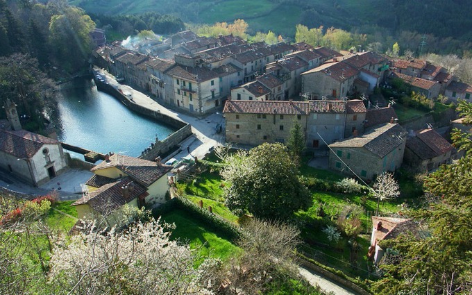ngôi làng đẹp như tranh vẽ ở Italy trả tiền cho khách đến ở