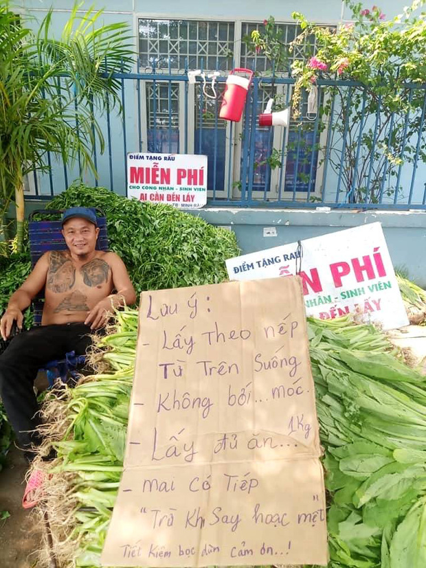 anh bán rau miễn phí cho người nghèo ở Đồng Nai