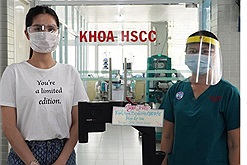 Ngọc Trinh đến tận bệnh viện Chợ Rẫy tặng máy ép tim giá nửa tỷ đồng, chị đẹp cuối cùng đã lên tiếng 