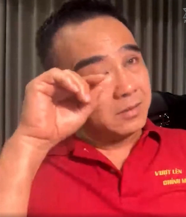 Quyền Linh khóc nghẹn trên livestream khi nói về Sài Gòn 