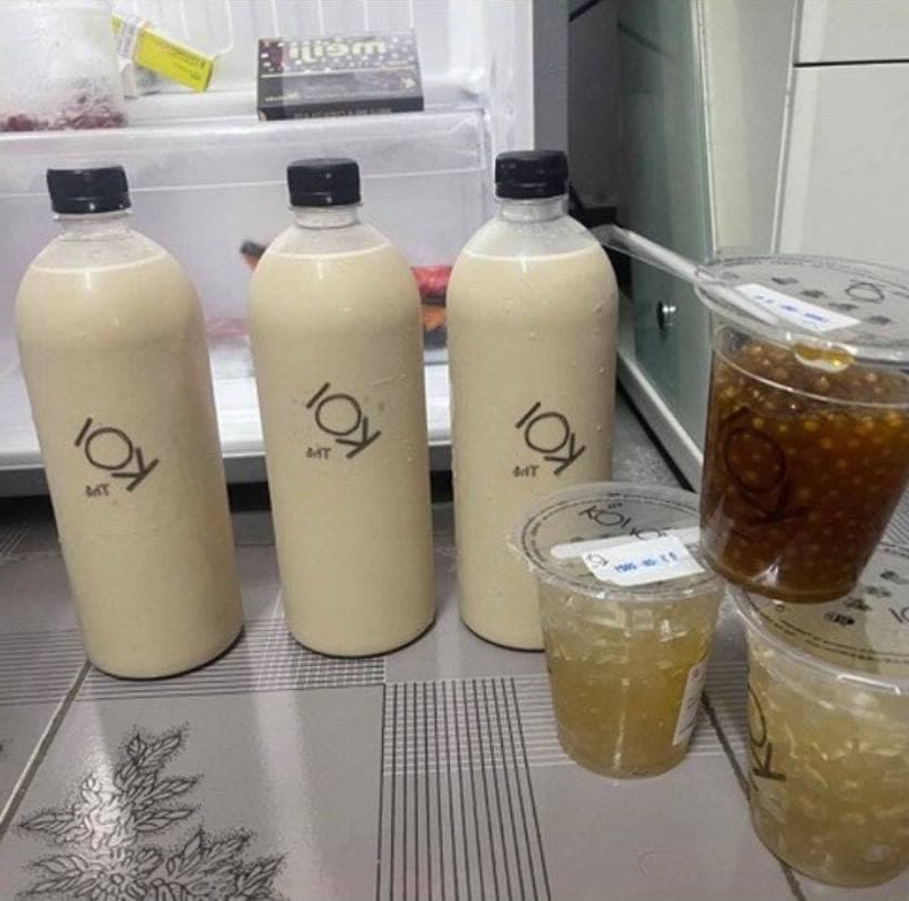 KOI Thé cũng cho ra mắt chai trà sữa size 500ml và 1 lít bán online 