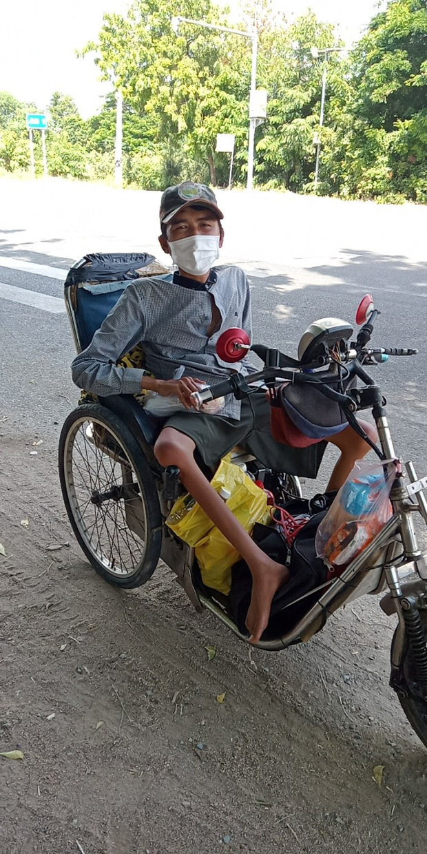 chàng trai khuyết tật tha hương đi xe lăn từ Sài Gòn về quê