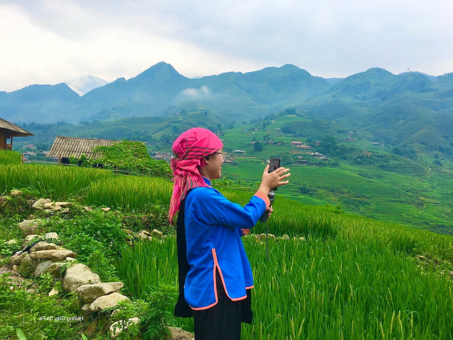 cô gái dân tộc Giáy mở tour online đưa hàng nghìn người du lịch Sa Pa 
