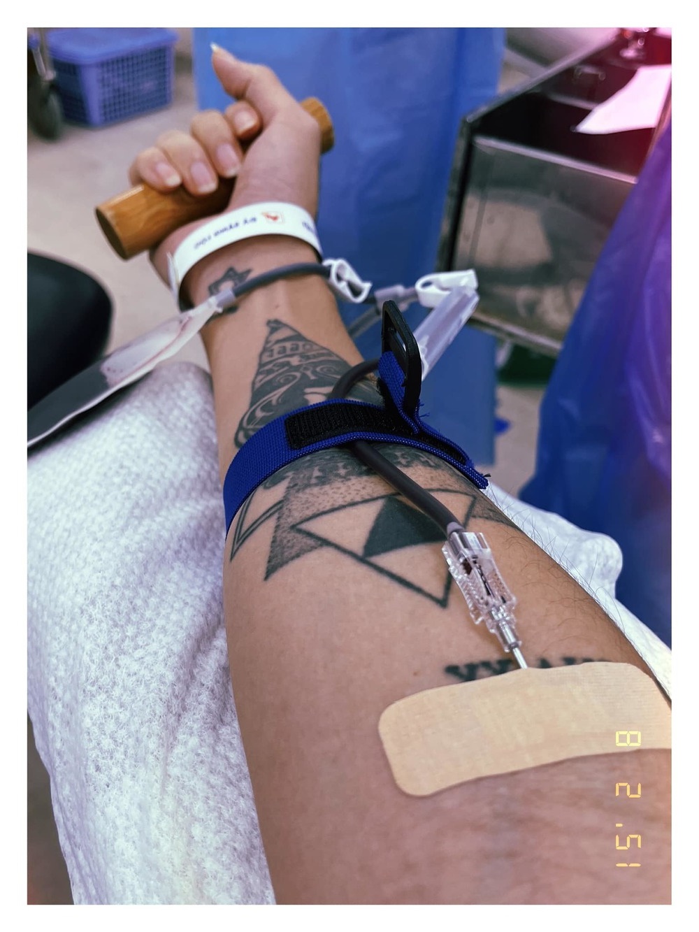Loạt sao Việt đi hiến máu mùa dịch khi kho máu cạn