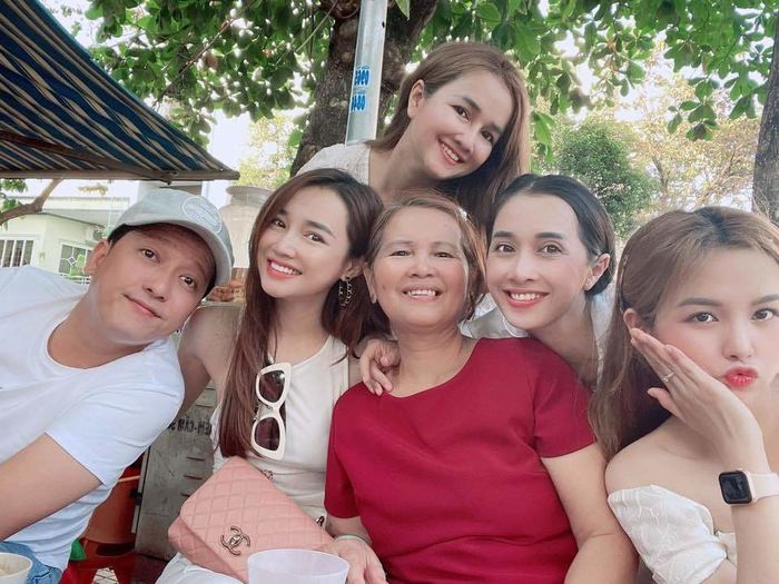 các chàng rể showbiz Việt và mối quan hệ cực tốt với mẹ vợ