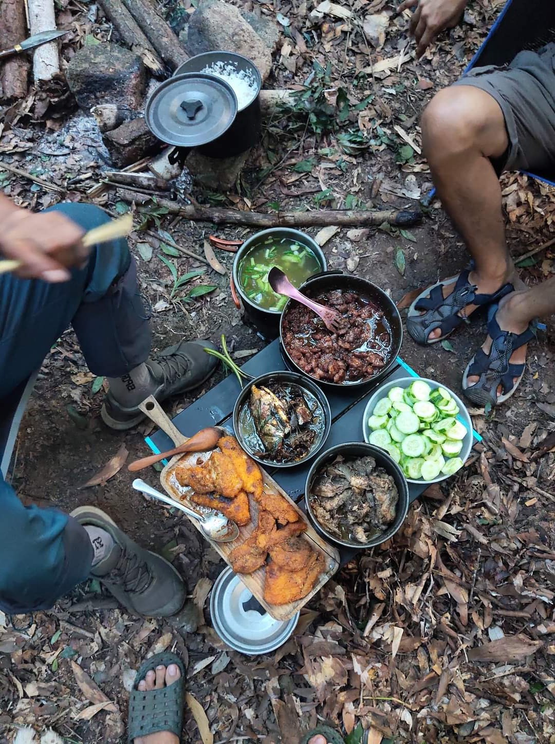 Hành trình "trốn dịch" 45 ngày của nhóm bạn 4 người: cắm trại trên núi Dinh ở Vũng Tàu