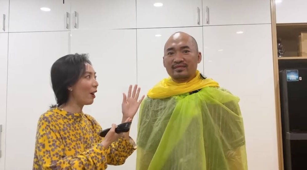Sao nam Việt được vợ cắt tóc tại gia