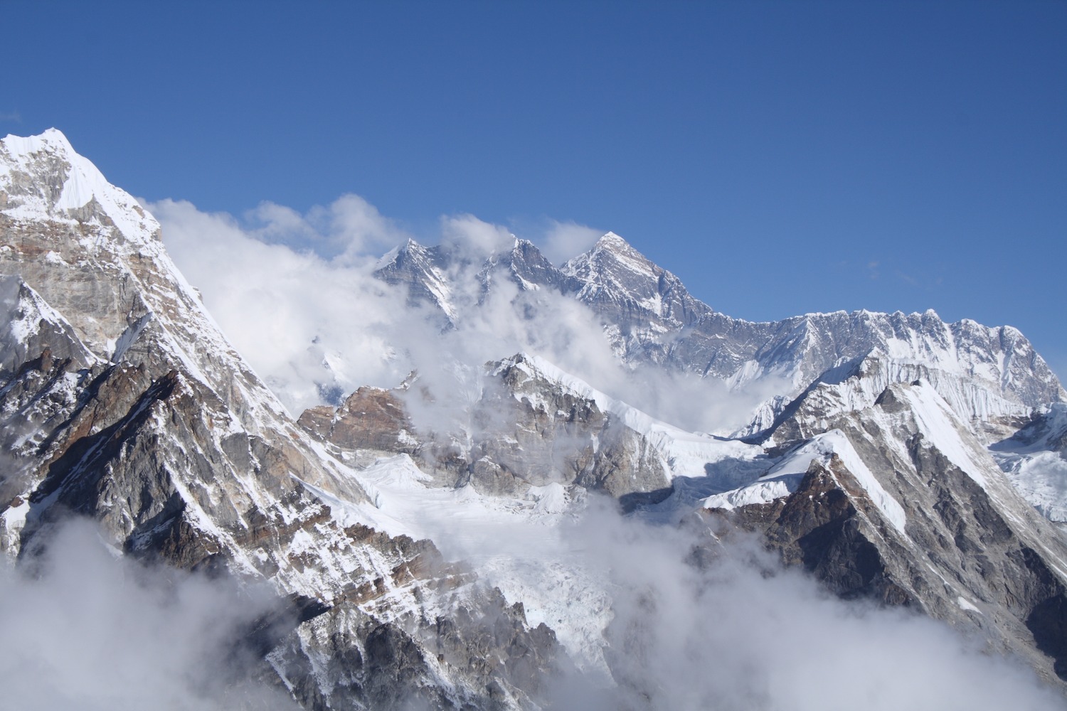 Kẹt ở Nepal do dịch Covid-19, 9x Việt đã chinh phục các đỉnh núi Himalaya, có đỉnh cao hơn 6000m