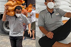 2 tháng đi khắp nẻo Sài Gòn giúp bà con đến kiệt sức, Quyền Linh nói dù có buồn hãy  "cố gắng cười để lan tỏa điều tích cực"