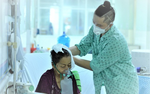 Nhiều F0 tình nguyện ở lại giúp đỡ các ca bệnh nặng tại Bệnh viện dã chiến Bình Dương