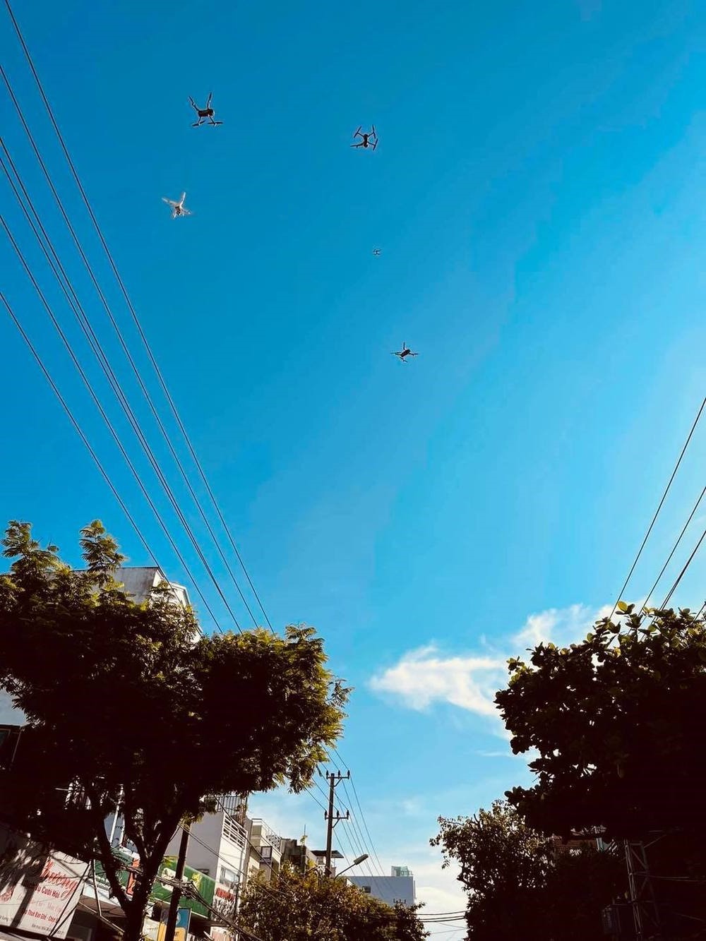 flycam bay trên bầu trời Đà Nẵng để giám sát dân chúng
