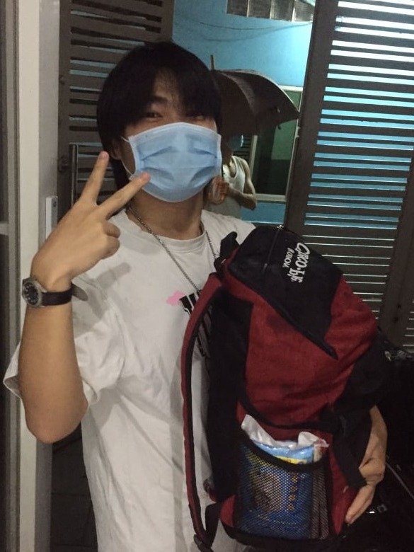 Vừa khỏi Covid-19, chàng trai 16 tuổi đã xung phong đi chở bình oxy cho bệnh nhận F0 ở Sài Gòn