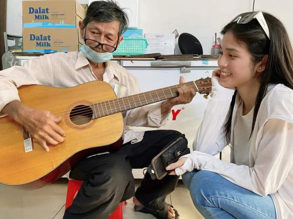 Cô gái với tên gọi "cô tiên": không nổi tiếng vì nhan sắc mà vì những hành trình giúp đỡ người nghèo khắp Sài Gòn