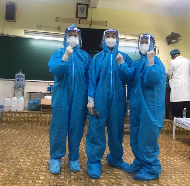 Ba chị em ruột cùng ngành y tình nguyện đăng ký tham gia chống dịch tại TP.HCM