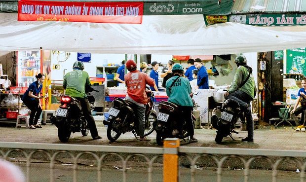 tình cảnh đặt đồ ăn của dân mạng Sài Gòn khi quán xá rục rịch mở lại