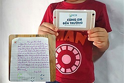 Nhận được điện thoại để học online từ cô bé 7 tuổi, cậu bé ở xóm nổi sông Hồng viết lá thư cám ơn đầy xúc động