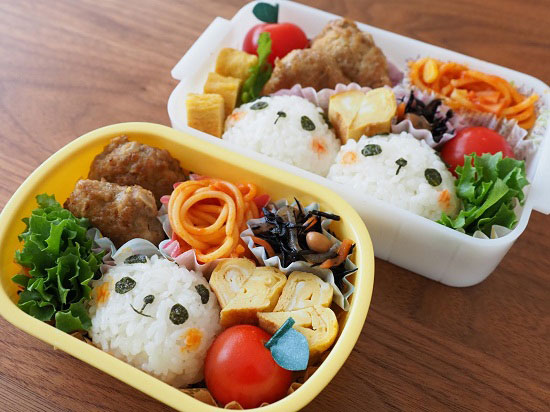 Cơm hộp Bento mực chiên hoàn thiện