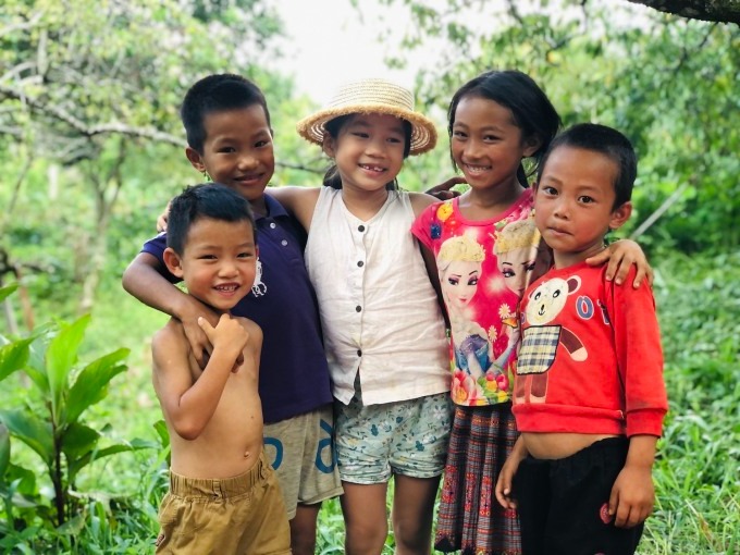 Mắc kẹt 3 tháng ở Mộc Châu vì dịch, gia đình Hà Nội quyết định xây nhà sống giữa vườn mận