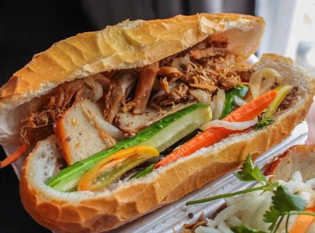 Bánh mì kẹp thịt quán Như Lan