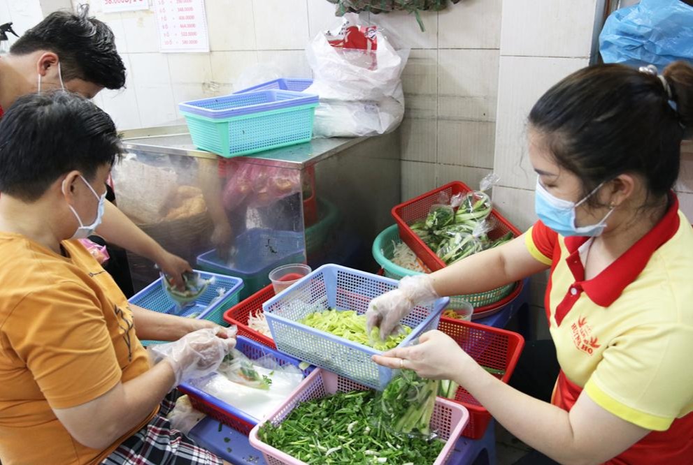 2 hàng bánh mì giá "cắt cổ" ở Sài Gòn và Hà Nội, giá 1 ổ lên tới trăm nghìn