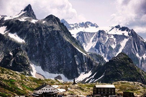dạo quanh Châu Âu chinh phục 8 điểm leo núi cheo leo hàng đầu thế giới