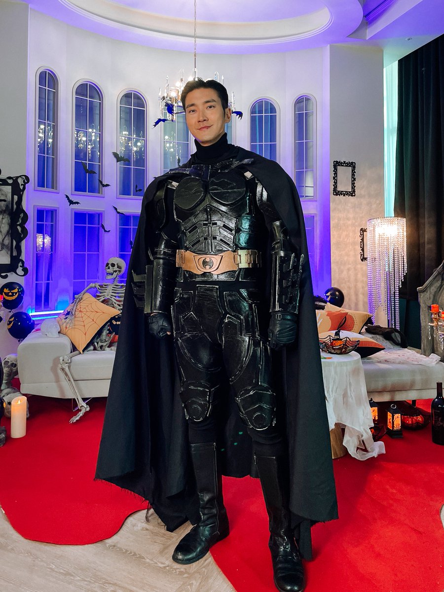 Choi Siwon trong trang phục Batman