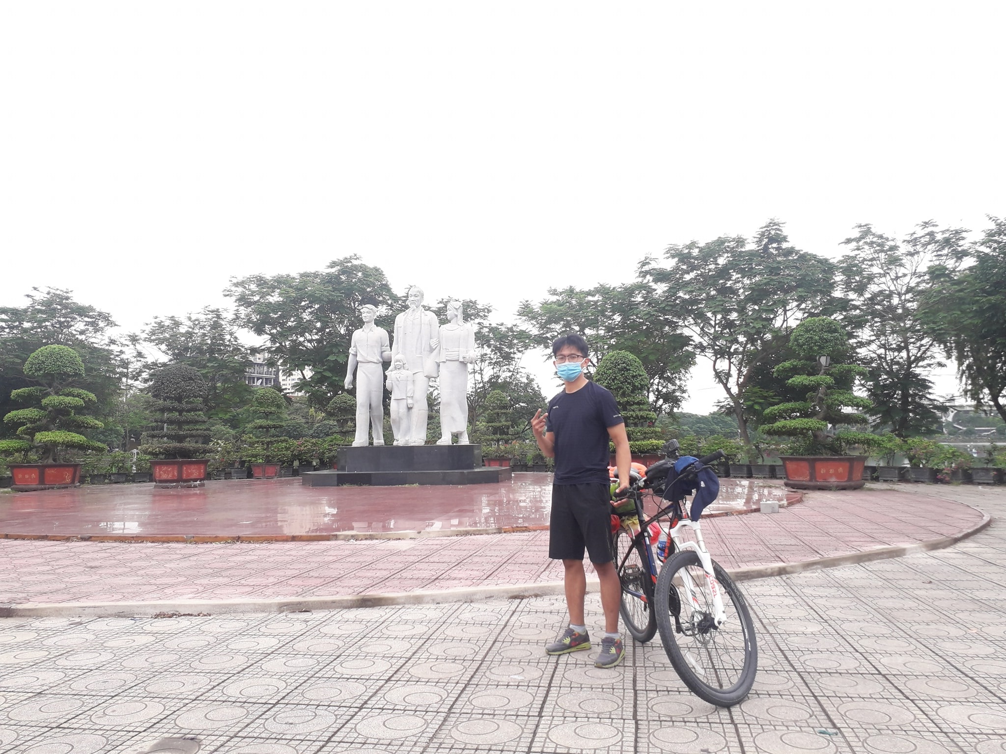 Chàng trai đạp xe xuyên Việt Hà Nội - Cà Mau trong 23 ngày: “Tuổi trẻ, hãy cứ đi khi còn có thể!”